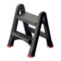 Logo Rubbermaid marche-pieds pliable capacit 150kg 48x17x63 cm. 178030