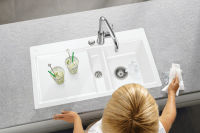 Logo Evier  fleur villeroy & boch 1 bac, 1 vide-sauce, 1 gouttoir coloris blanc ev6713 2f r1