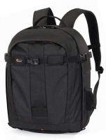 Logo Lowepro, produit r�f�rence : pro runner 300 aw