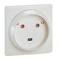 Logo Socle 32 a - plast - 2p+t - � vis - �clips (�tiq) 090135